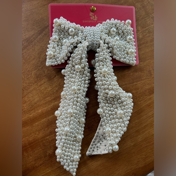 Sincerely Jules Viral Pearl Bow Hairclip